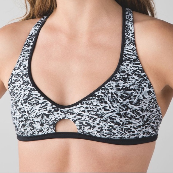 Lululemon Surf To Sand Sport Top Mini Ripple White Seal Grey / Black in EUC. - Picture 5 of 12